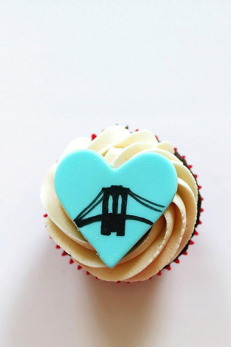 Brooklyn Bridge Cupcake